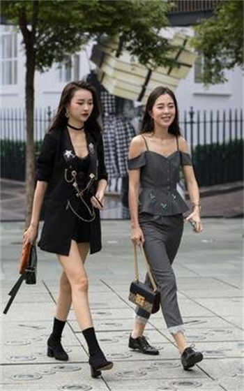 晚上一个人看的app推荐