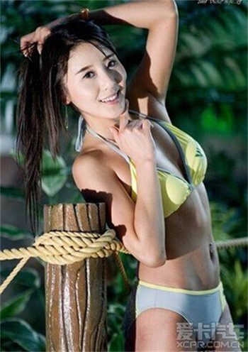 恩啊在楼梯上边走边做