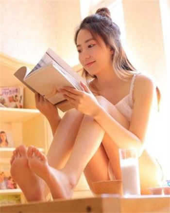 艾秋突袭男寝室的视频