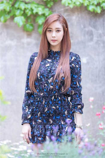 守寡多年的女领导