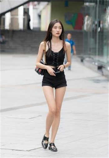 女生强迫男生穿卫生巾