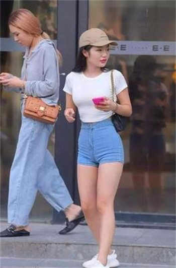 在酒吧被主持人选上台