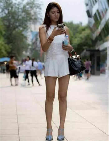 湖北爸爸和两个女儿小视频
