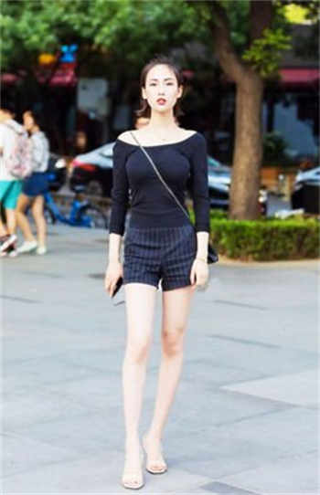 推着婴儿车在楼道里sw125