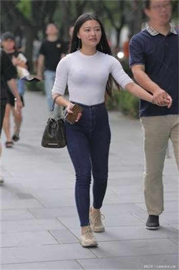 金融高管出轨女下属照片