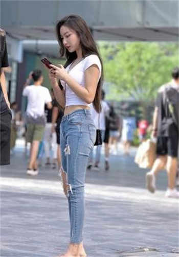 我在教室里要了她