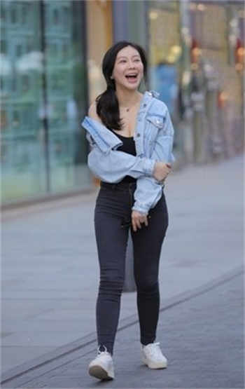 美女白脚丫微博