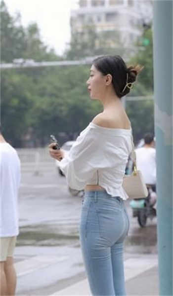 在车上宝贝儿忍着点儿